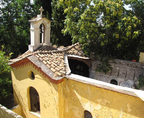 The roof of Agia Anna before the restoration.