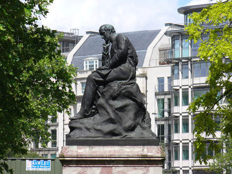 “Lord Byron, Park Lane, London W2” by Metro Centric is licensed under CC BY 2.0